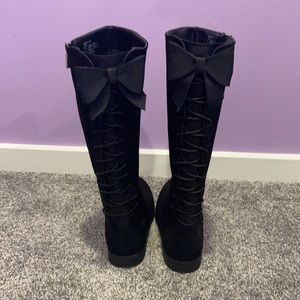 Girls tall black boots Kenneth Cole size 4